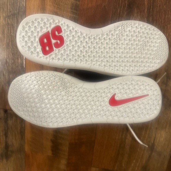 RARE Nike SB NYJAH Free 2 White Red Blue Size 8.5 - Picture 4 of 5